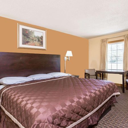 Knights Inn Glen Allen Esterno foto